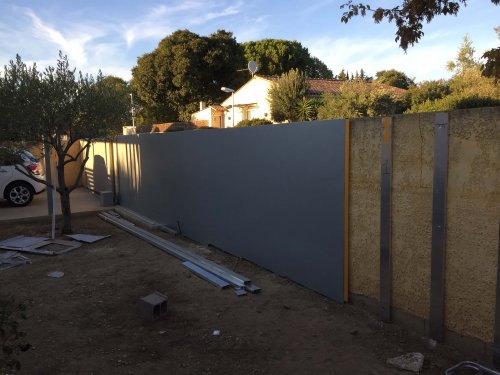 Installation de revêtement mural en aluminium près du Grau-du-Roi